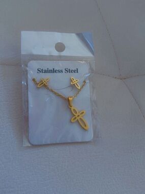 Gold Stainless Steel Floral Cross Necklace Set